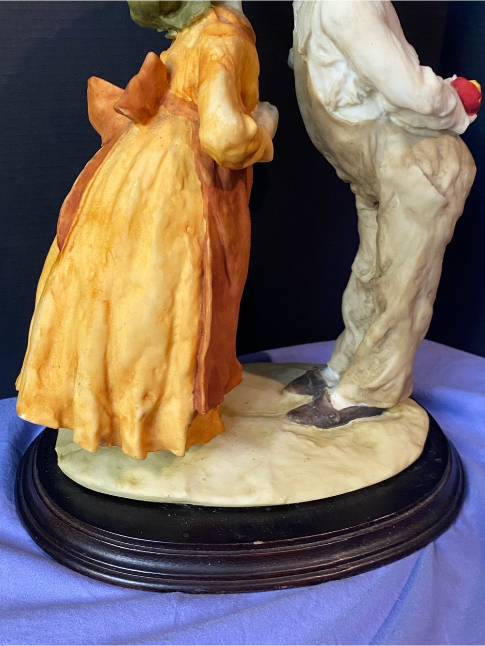 Vintage Style  Figurine “SHY KISS”- Home Art - Picture 6 of 9